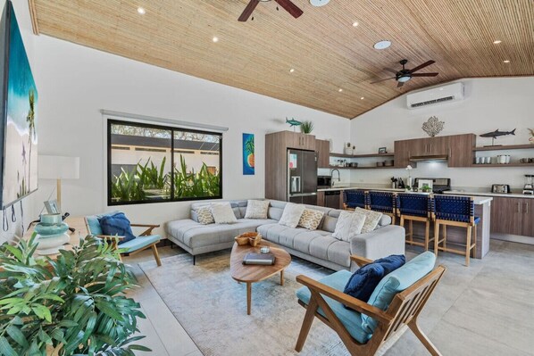 Flat-screen TV, stereo