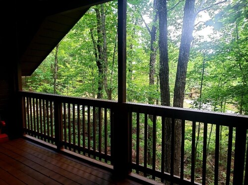 Cozy Studio Cabin In The Smokies. Close to Pigeon Forge + Wears Valley.