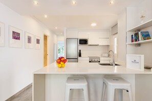 Fridge, microwave, oven, stovetop - YourHouse Can Cortana (Pollensa)