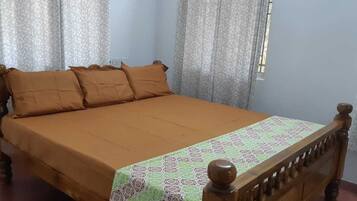 4 chambres, fer et planche à repasser, Wi-Fi, draps fournis