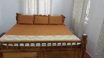 4 habitaciones, tabla de planchar con plancha, wifi y ropa de cama