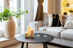 Smart TV, video library - Luxury Notting Hill Flat with Patio (London)