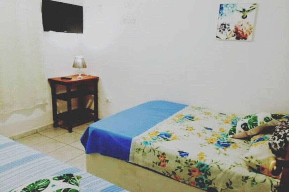 Habitación individual básica | Wifi gratis y ropa de cama