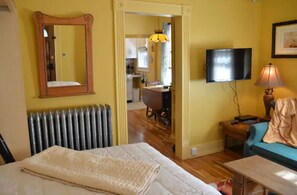 1 bedroom, in-room safe, iron/ironing board, free WiFi - 1930's Style Apartment by Downtown (Colorado Springs)