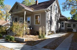 Exterior - 1930's Style Apartment by Downtown (Colorado Springs)