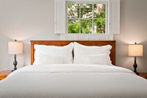 3 bedrooms, desk, iron/ironing board, free WiFi - GreenLeaf | Close to UVA and Downtown, Sleeps 7 with Yard! (Charlottesville)