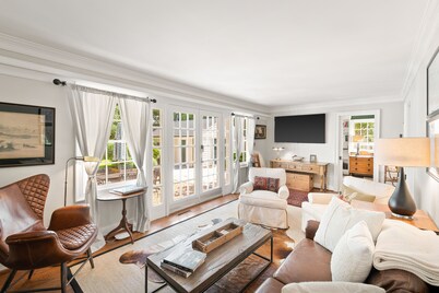 GreenLeaf | Close to UVA and Downtown, Sleeps 7 with Yard!
