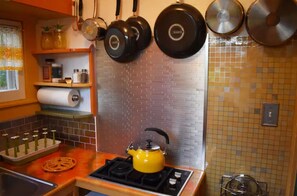 Full-size fridge, microwave, stovetop, coffee/tea maker