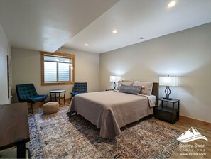 4 bedrooms, desk, free WiFi, bed sheets