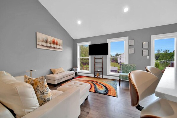 Téléviseur, table de baby-foot