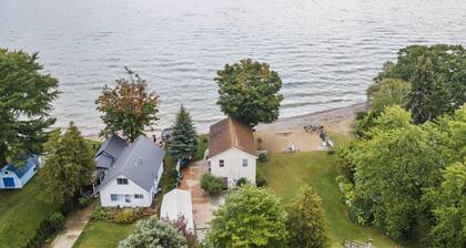 Walk out Beach! 2 homes on Lake Huron with Hot tubs!