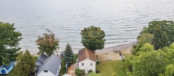 Walk out Beach! 2 homes on Lake Huron with Hot tubs!