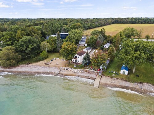 Walk out Beach! 2 homes on Lake Huron with Hot tubs!