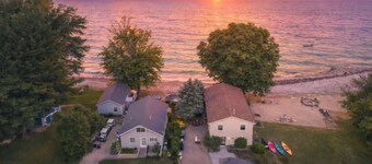Walk out Beach! 2 homes on Lake Huron with Hot tubs!