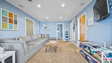 Una televisión, libros