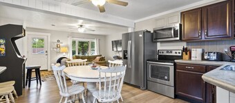 Nautical Nest w/hot tub, golf cart & arcade game