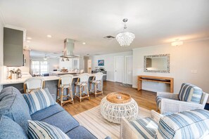 Relax in this spacious living area with a comfortable sofa, dining table, and modern kitchen.