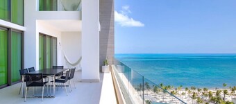 THREE BEDROOM PENTHOUSE LOFT WITH ROOFTOP JACUZZI, 5-DIAMOND RESORT