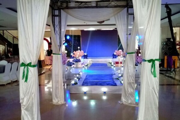Indoor wedding - Yu Jing Lou Hotel (Ci County)