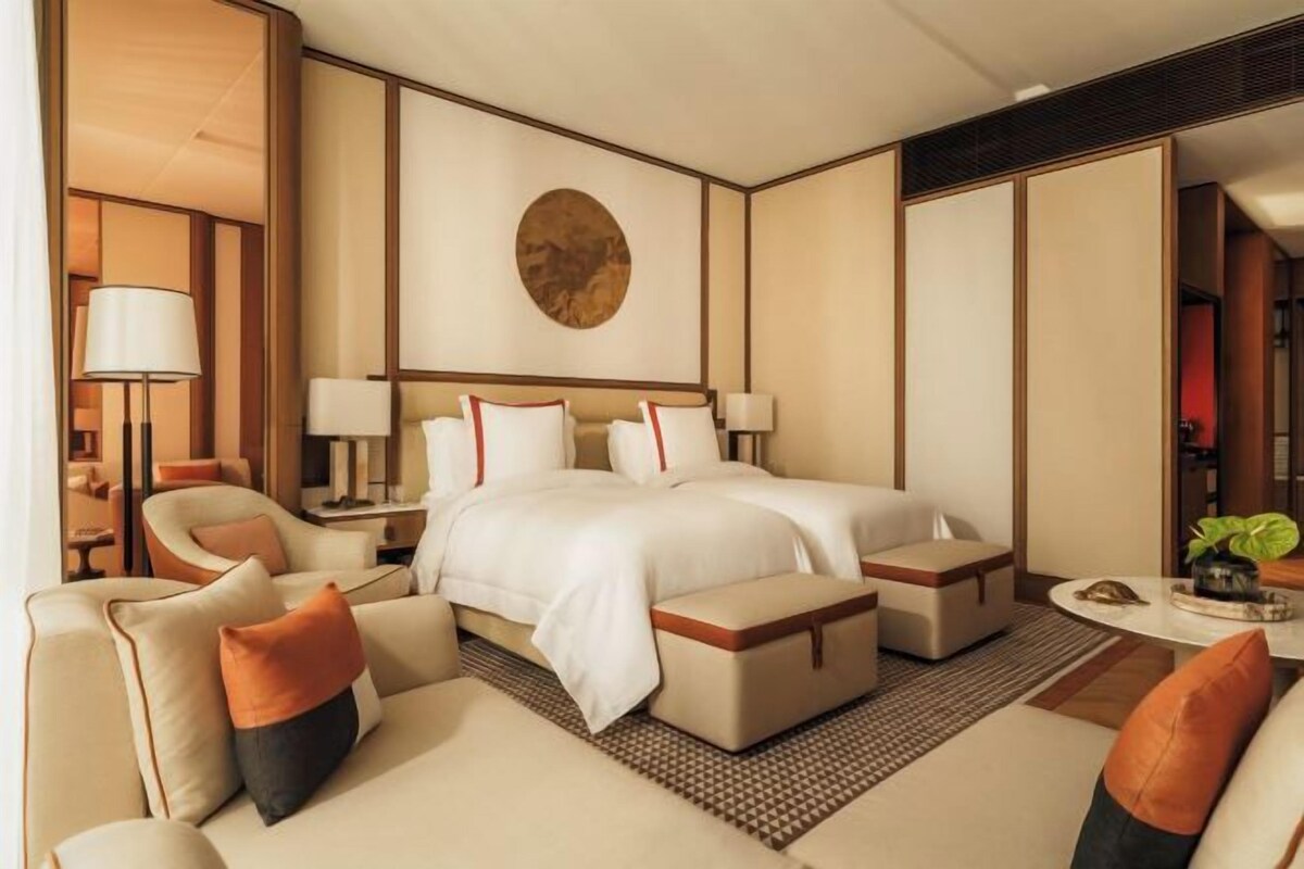 Ropa de cama de alta calidad, minibar, caja fuerte y escritorio