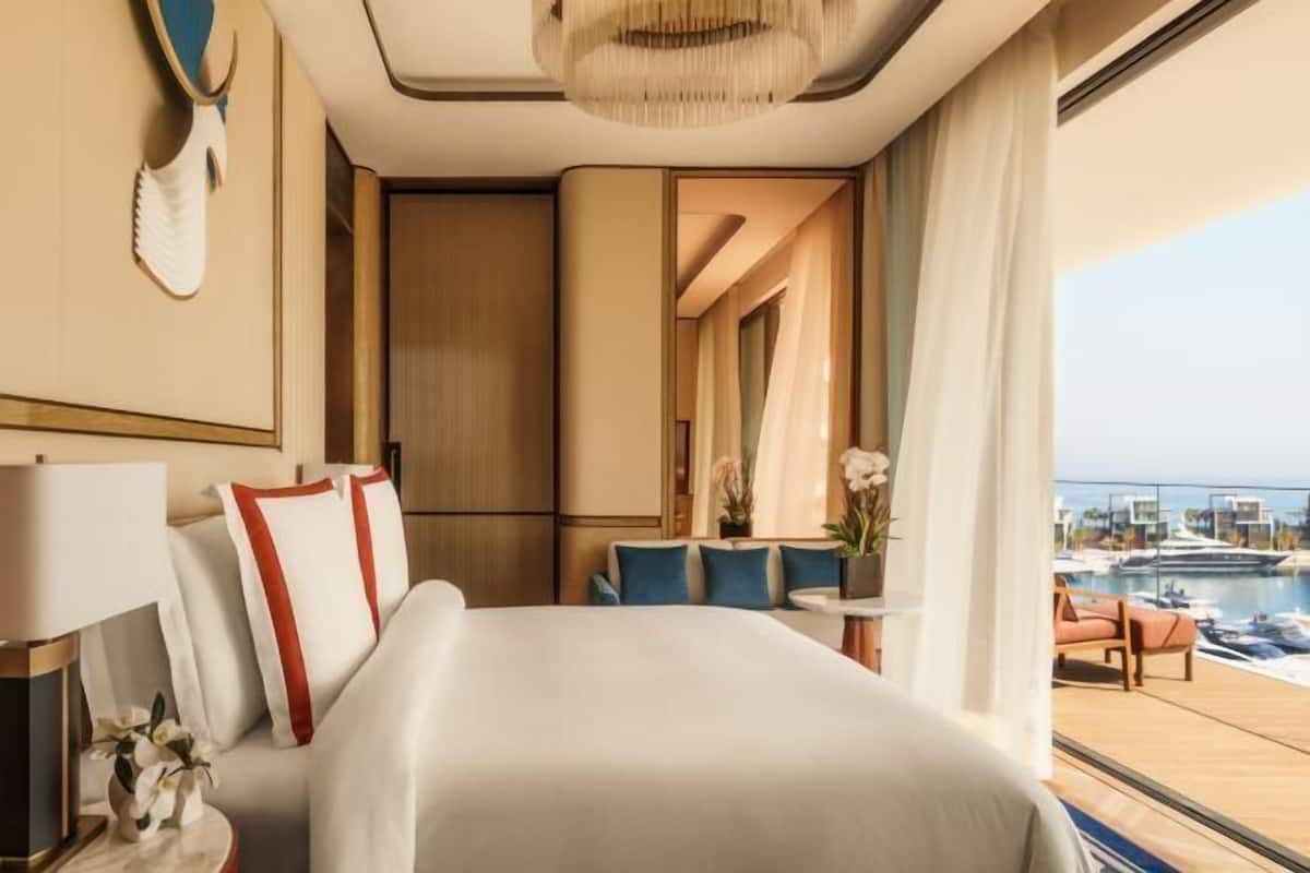 Premium bedding, minibar, in-room safe, desk