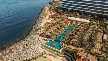 Kolam renang tertutup, 3 kolam renang terbuka, kabana percuma