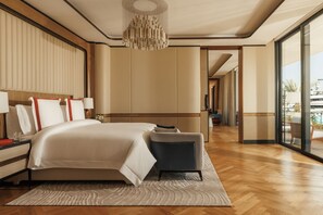 Suite, terrasse (Promenade) | Sengetøy av topp kvalitet, minibar, safe på rommet og skrivebord