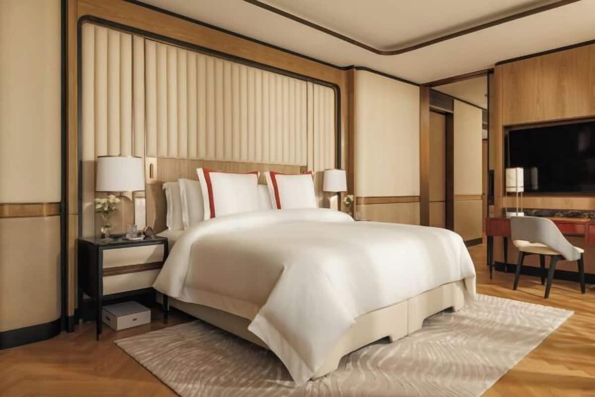 Premium bedding, minibar, in-room safe, desk