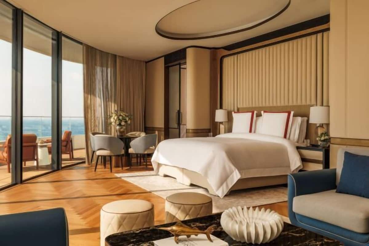 Premium bedding, minibar, in-room safe, desk