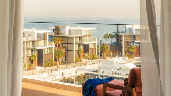 Marina Terrace Room with Marina & Dubai Skyline Views - includes Large Private Terrace (22 sqm) | Terrace/patio