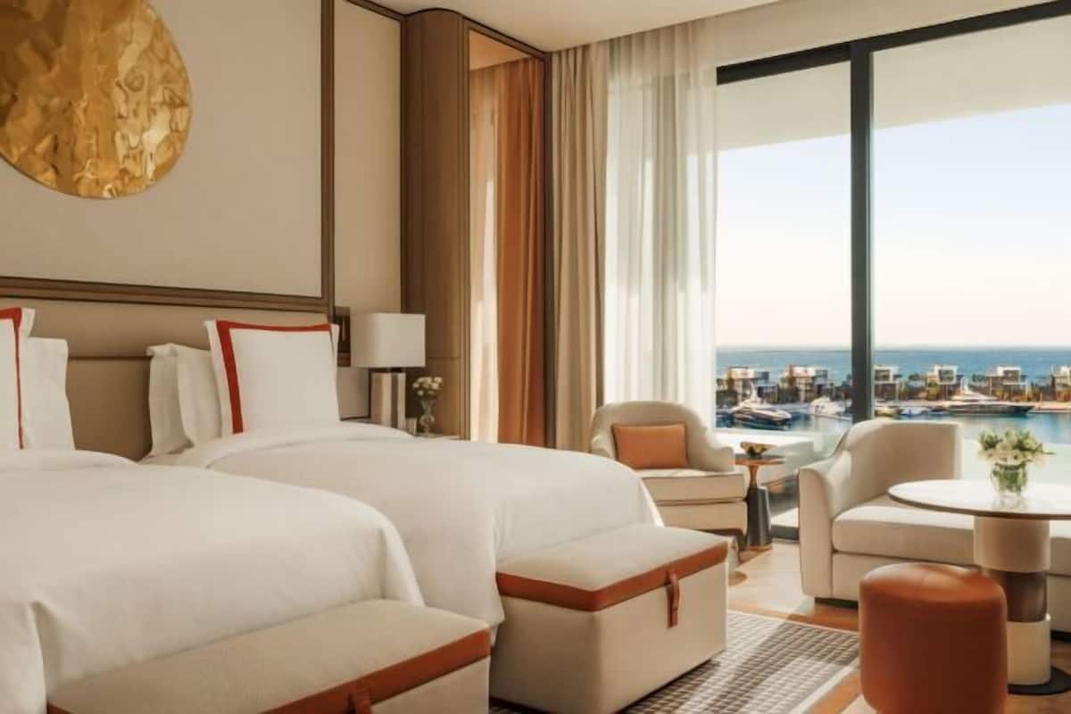 Premium bedding, minibar, in-room safe, desk