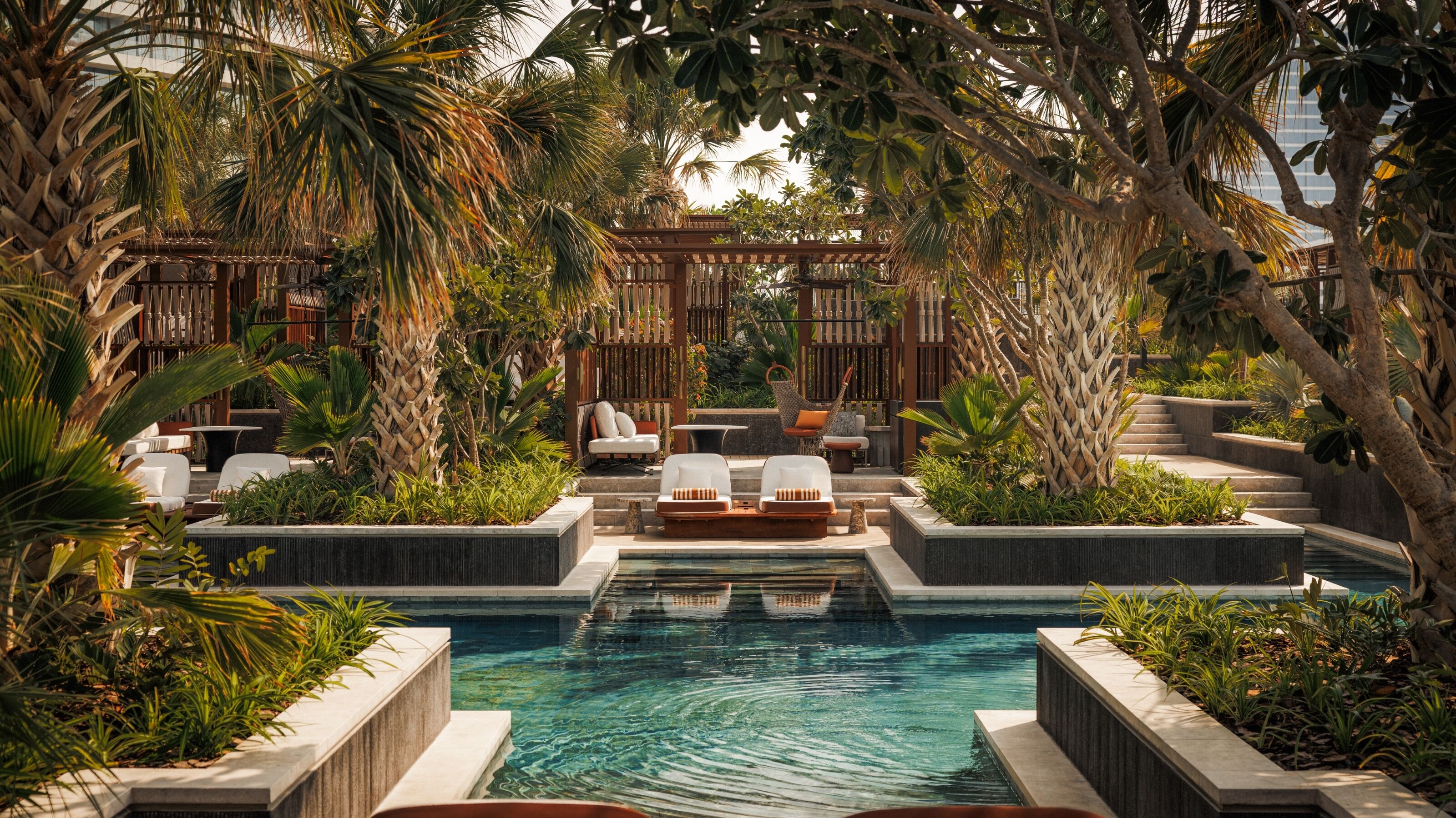 Een binnenzwembad, 3 buitenzwembaden, gratis zwembadcabana's