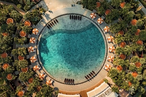 Piscina coberta, 3 piscines a l'aire lliure i cabanes gratuïtes