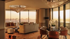 Presidential Suite | Living area | 65-inch Smart TV with digital channels, toys - Jumeirah Marsa Al Arab Dubai (Dubai)