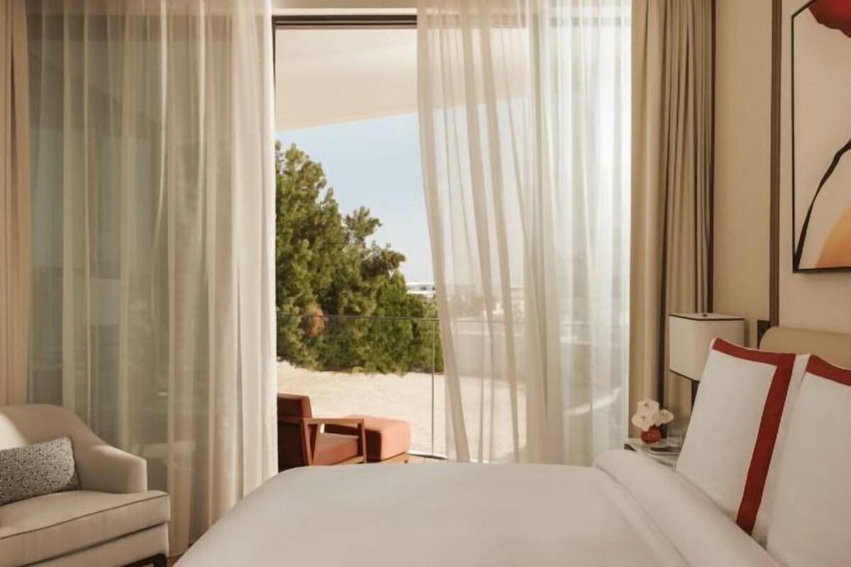Premium bedding, in-room safe, desk, laptop workspace
