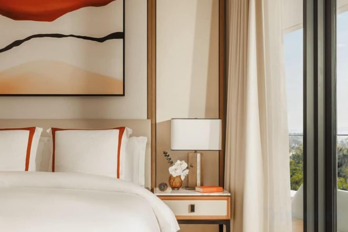 Roupas de cama premium, cofres nos quartos, escrivaninha