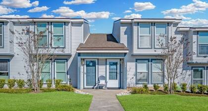 Walk to beach. Perfect for families & couples. Pool & tennis onsite.