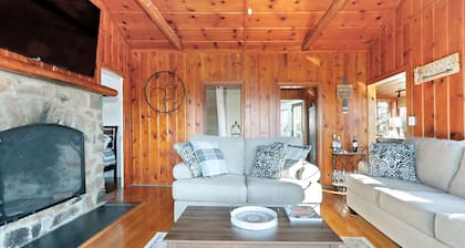 Hilltop Lakefront Historical Home w/ SPECTACULAR VIEW 40 min from Washington DC!