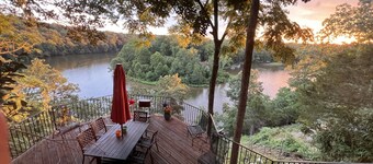 Hilltop Lakefront Historical Home w/ SPECTACULAR VIEW 40 min from Washington DC!