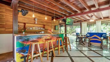 Bar (en el alojamiento)