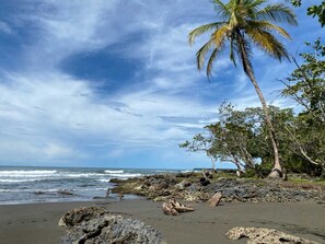 Chaises longues, serviettes de plage