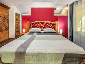 3 bedrooms, in-room safe, free WiFi, bed sheets