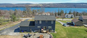 Seneca Summit: Lake view, private road