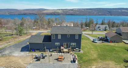 Seneca Summit: Lake view, private road