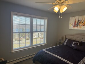5 habitaciones, tabla de planchar con plancha y cuna de viaje 