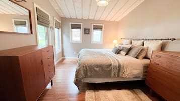 3 habitaciones, tabla de planchar con plancha, wifi y ropa de cama