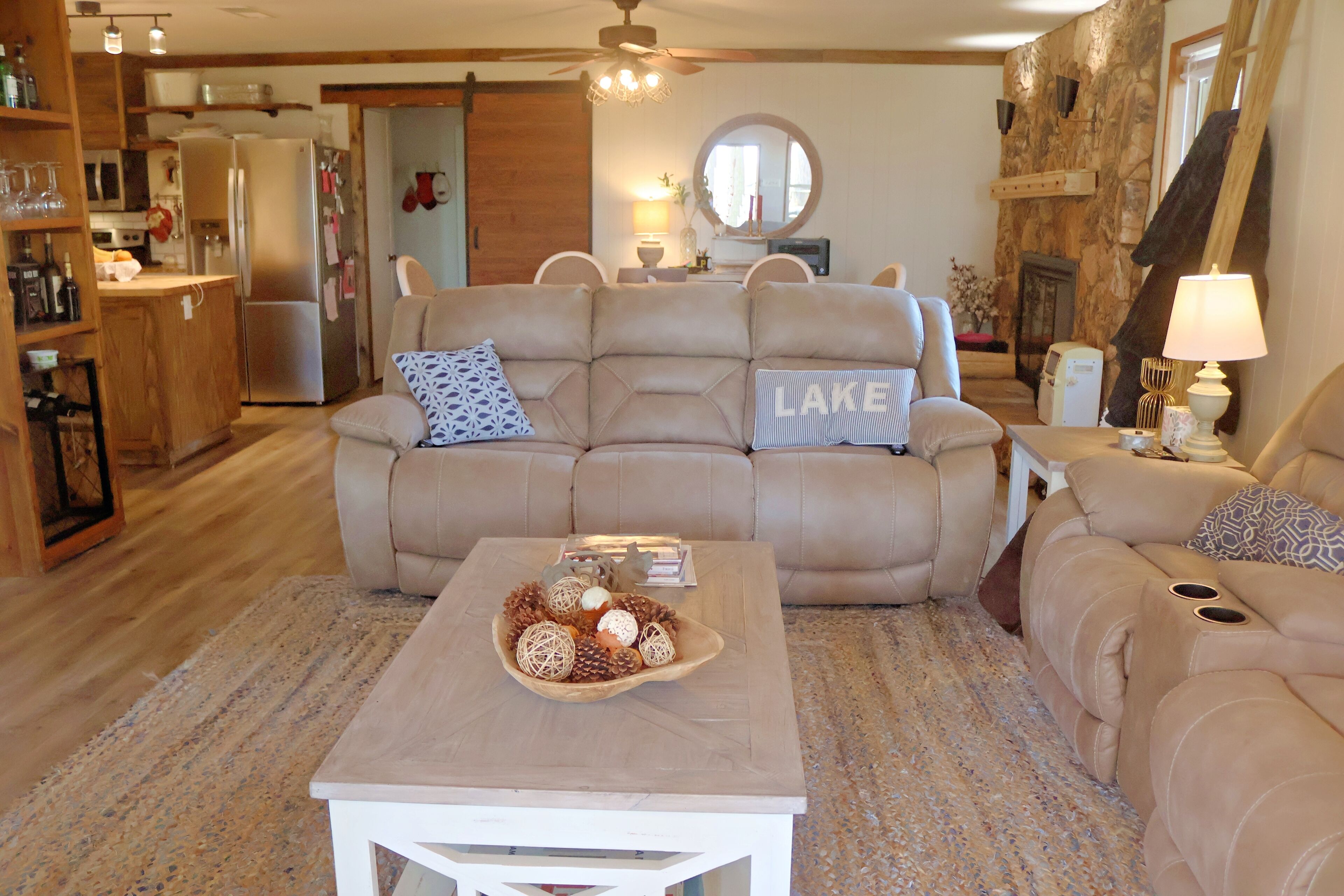 Smart TV, fireplace, DVD player, printers