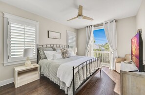 4 Schlafzimmer, Schreibtisch, Bügeleisen/Bügelbrett, Reisekinderbett