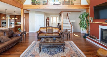 'Above It All' a spacious sundrenched house with expansive deck and Epic views.