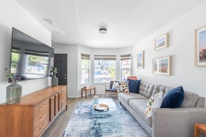 TV - //The Tag House// 5 minutes to BSU, airport, hiking and downtown (Boise)